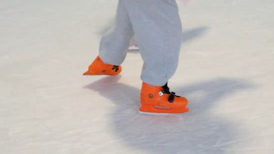 Uczniowie szkół prowadzonych przez Powiat Nyski mogą bezpłatnie korzystać z krytego lodowiska.