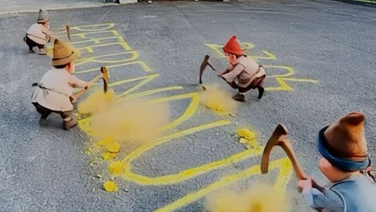 „Zbrodnia kredowa" wraca na wokandę. Sprawa napisu w Domaszkowicach budzi kontrowersje.