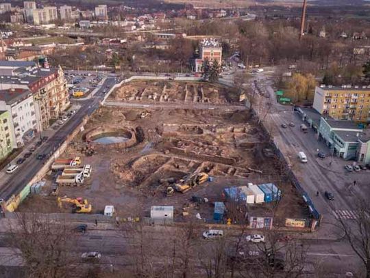 Badania archeologiczne na placu budowy DEKADY i historia rodziny Piontek.