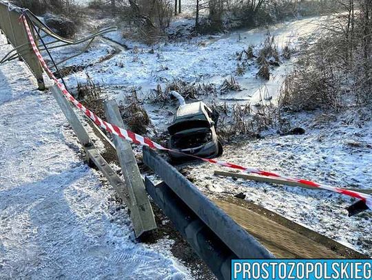 Bez prawa jazdy mazdą spadł z mostu - Malerzowice Wielkie