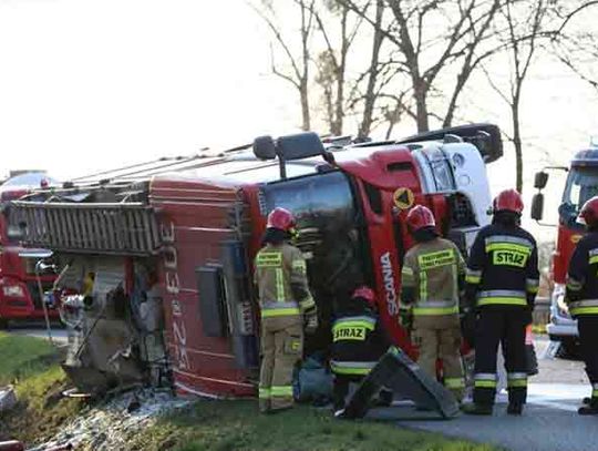 Czterech strażaków rannych w wypadku na trasie Nysa Opole