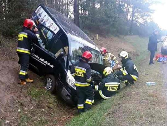 Gallobus (bus mniejszości niemieckiej) wpadł do rowu nikomu nic się nie stało.