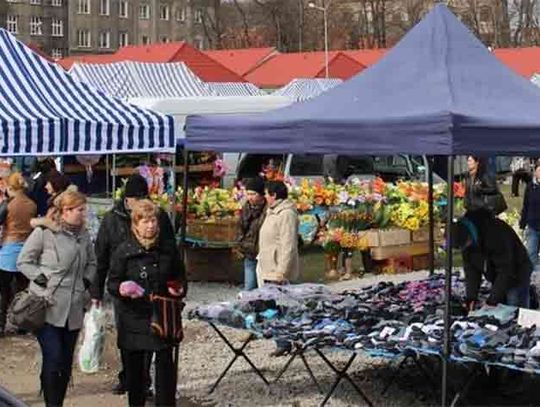 Handel na płycie bocznej stadionu pozostanie do rozpoczęcia w tym miejscu budowy nowego osiedla.