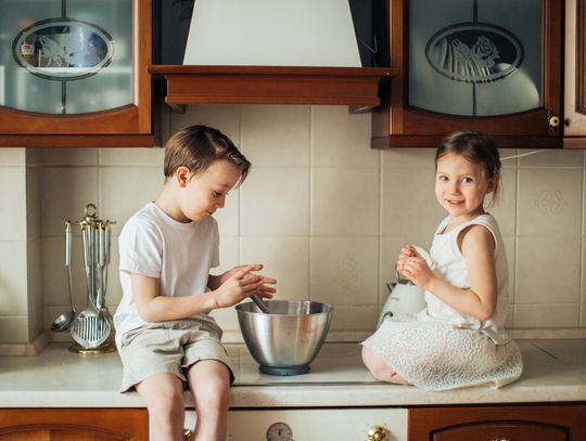 Kitchen Helper od Kids-Wood: Jak Zmienia Wizję Gotowania z Dziećmi?