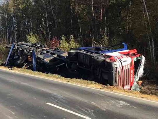 Pijany kierowca TIRa rozbił 7 nowych samochodów.