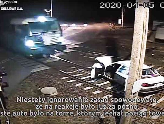 Pojedynek gigantów - biała Astra kontra Czarny Herkules. Co idioci robią na torach. Wideo