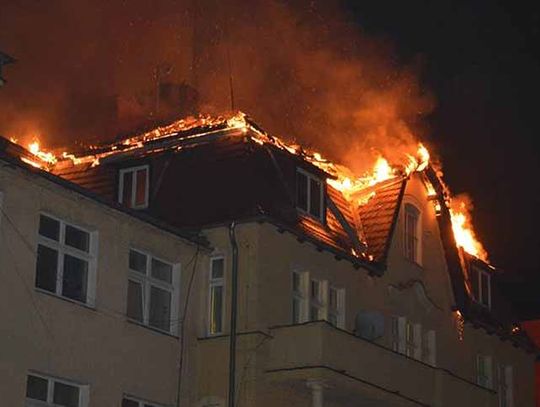 Sąd uznał, że winny pożaru nyskiej komendy policji był dekarz.