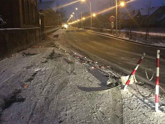 Skosił barierki i wjechał w kościelny mur mercedesem.