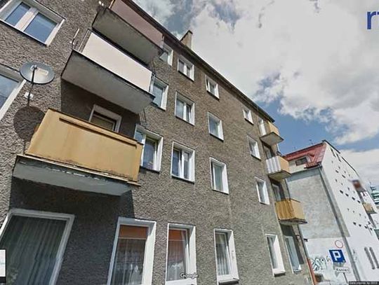 Śmiertelny upadek w Głuchołazach. Pijany próbował wyjść z mieszkania przez balkon.