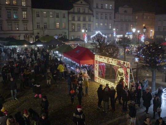 Świąteczna atmosfera na paczkowskim rynku. Jarmark, który połączył mieszkańców
