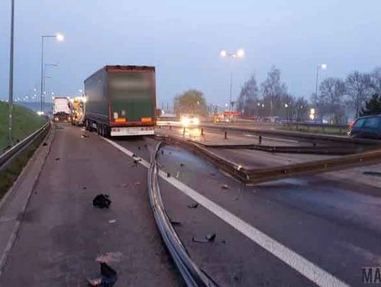 TIR zerwał bariery na drodze Paczków-Nysa