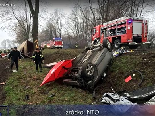 Wiadomości 9 marca 2016 - Śmiertelny wypadek na drodze w Hanuszowie, 2 osoby nie żyją.