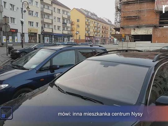 Zablokować parkowanie w centrum mówią zdenerwowani mieszkańcy.