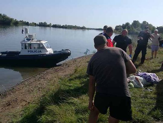 Zatrucie przyczyną śmierci turysty nad nyskim jeziorem - nieoficjalnie spekulują wędkarze, którzy znaleźli poszkodowanych.