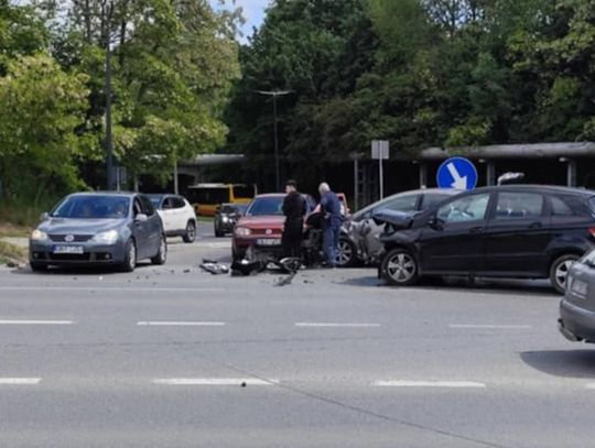 Zderzenie trzech aut osobowych - Nysa