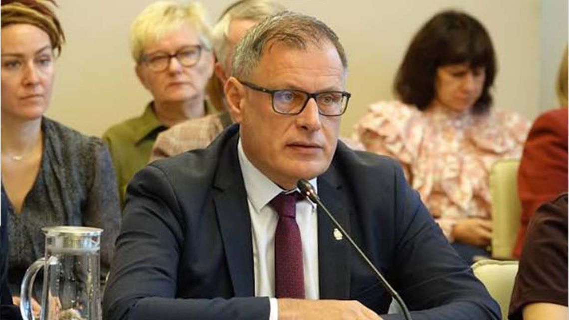 ARN płaci ponad 200 tys. zł rocznie za grunt, na którym farma fotowoltaiczna nie powstała. Burmistrz rozważa przekazanie terenu prywatnej spółce
