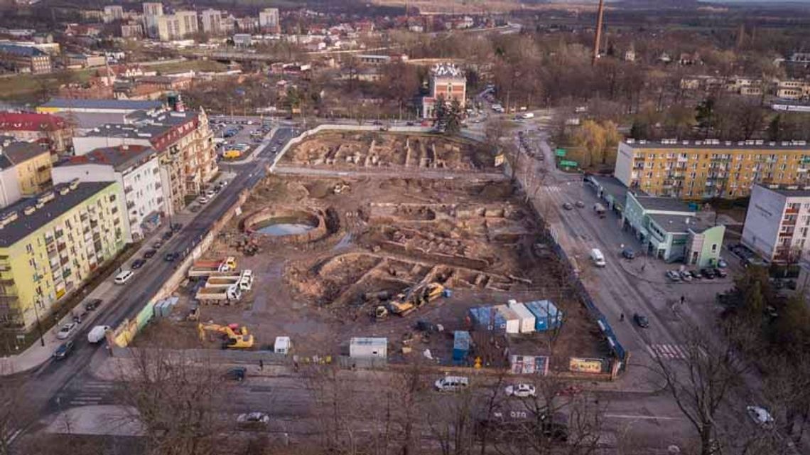 Badania archeologiczne na placu budowy DEKADY i historia rodziny Piontek.