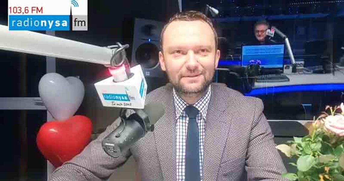 Burmistrz Paczkowa Artur Rolka w radio Nysa FM