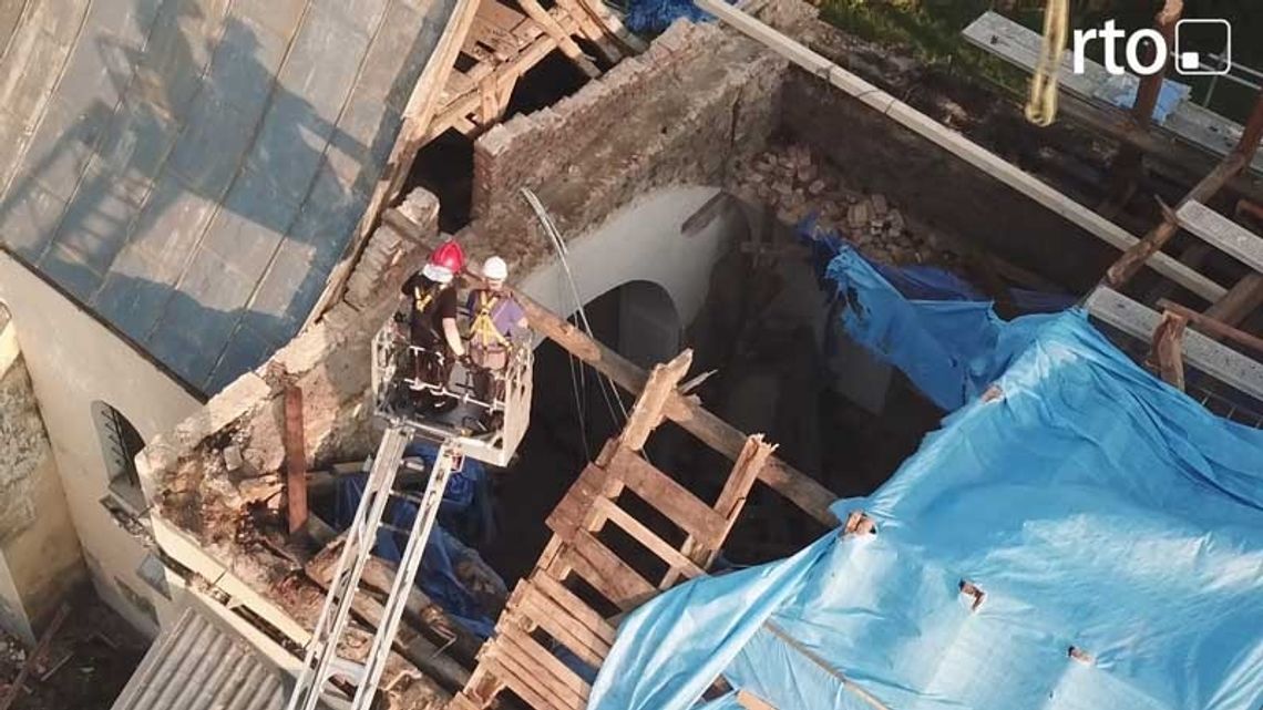 Dach kościoła w Hajdukach runął do środka - opowiada ks. Dyjur (zdjęcia z drona)