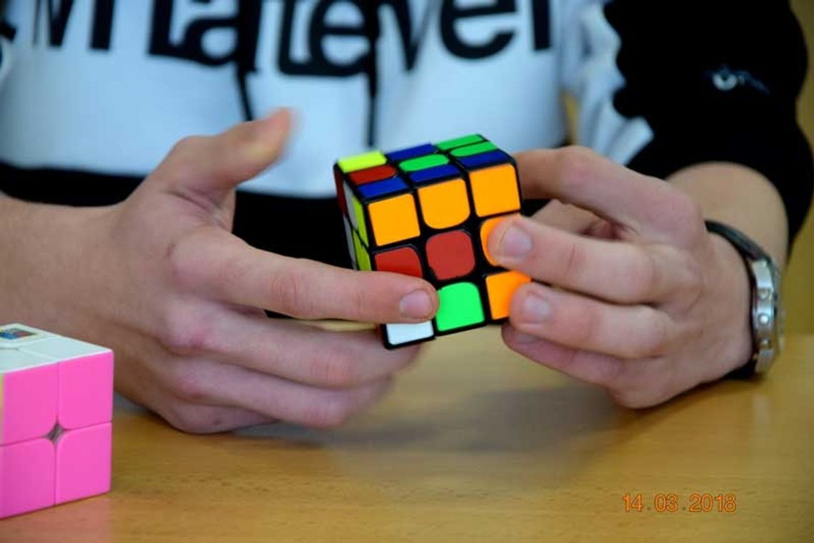 Dzień Liczby Pi w ZSS w Nysie. kostka Rubika w 15,5 sekundy