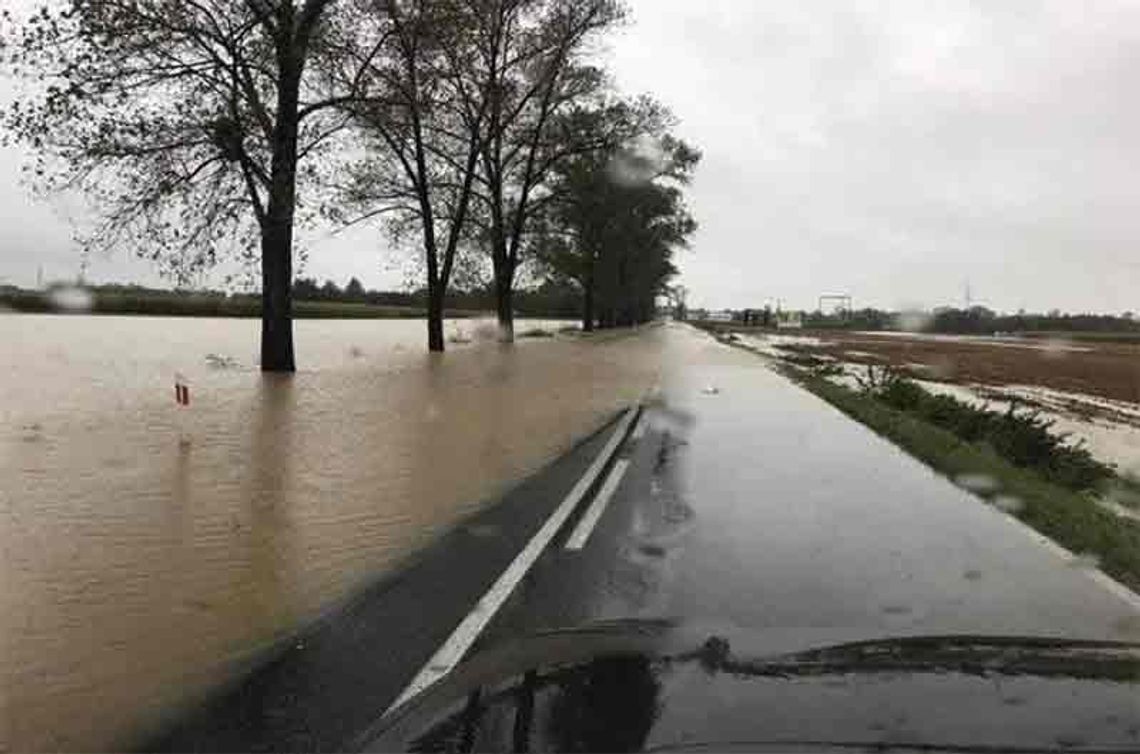 Kilka dróg w powiecie zalanych