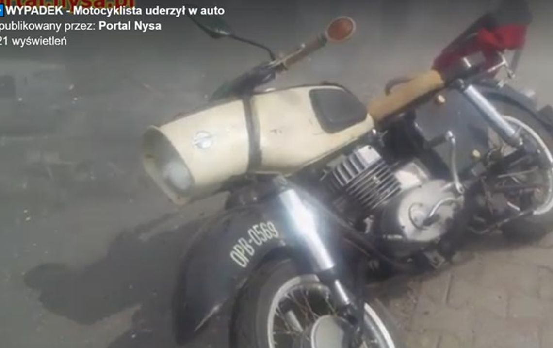Motocyklista (pod wpływem) uderzył w samochód na Ujejskiego w Nysie