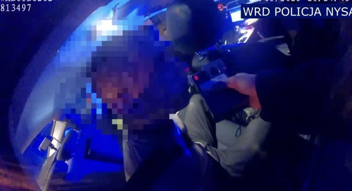 Nietrzeźwy i bez prawa jazdy zatrzymany po policyjnym pościgu