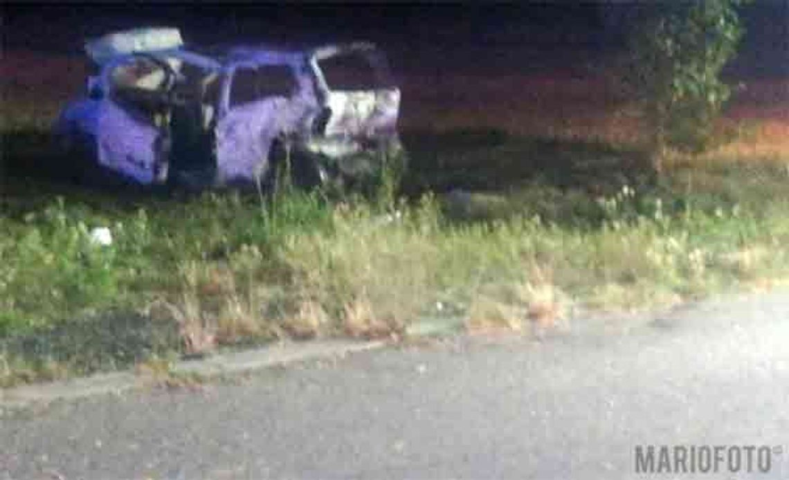 Pijany kierowca BMW uderzył w renault, auto spłonęło. 