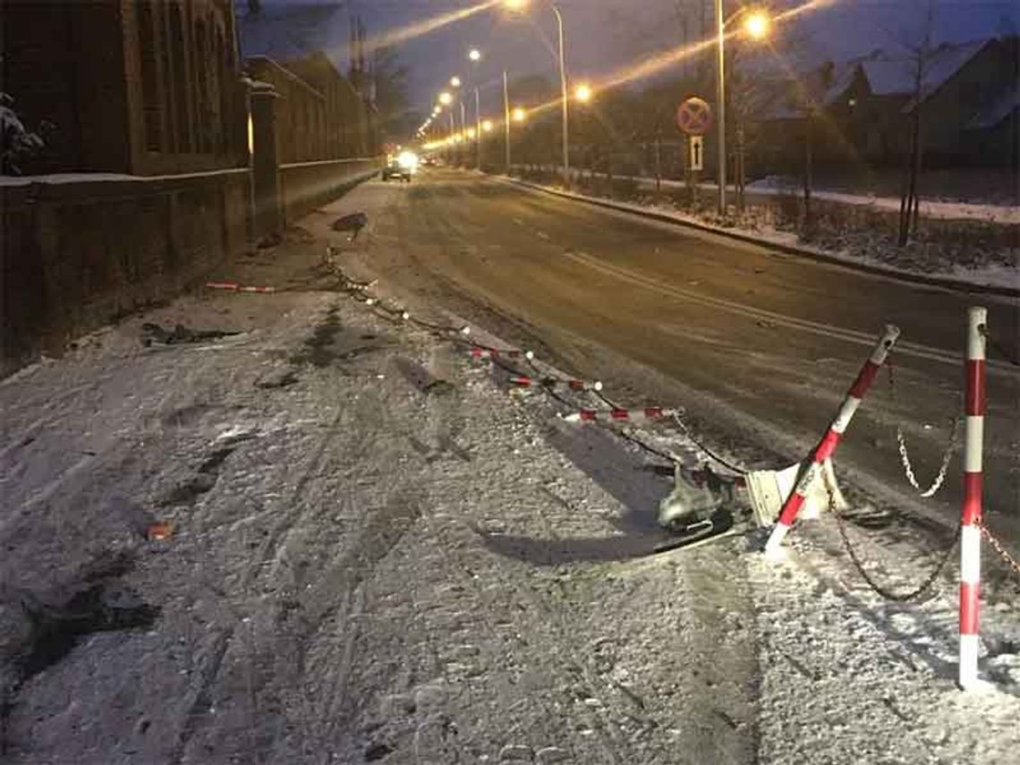 Skosił barierki i wjechał w kościelny mur mercedesem.