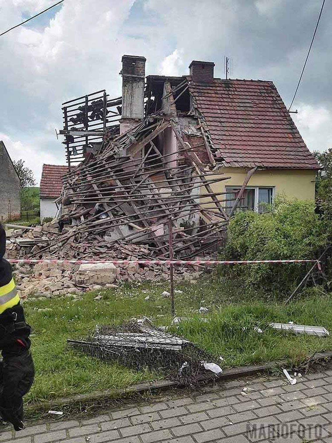 Wybuch butli z gazem zniszczył pół domu w Nowakach.