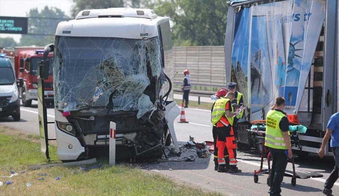 Wypadek na A4 z autobus nyskiego MZK.