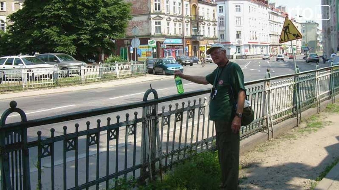 Zaginione ogrodzenie z ulicy Mostowej.